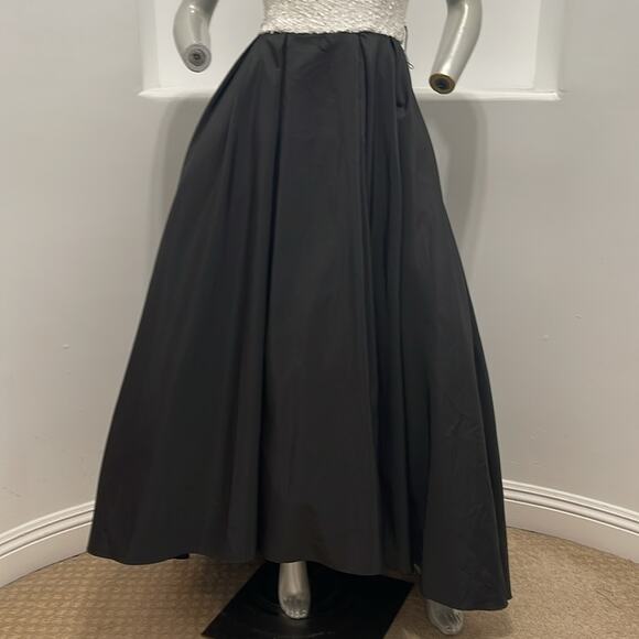 Betsy & Adam Color Block Black White  Sequin Bodice Gown Size 8 Formal Evening - Picture 8 of 15